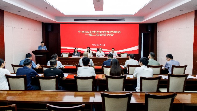 施奇 讲话_副本.jpg 施奇 讲话_副本.jpg