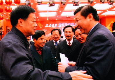 习近平与程炜亲切交谈