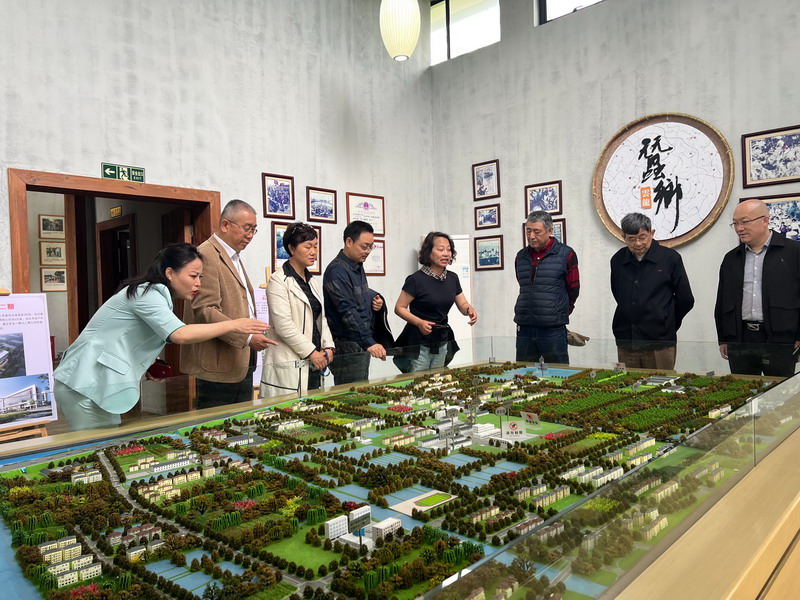 5.9民建拱墅区十二支部赴海宁市考察乡村振兴成果1_调整大小.jpg
