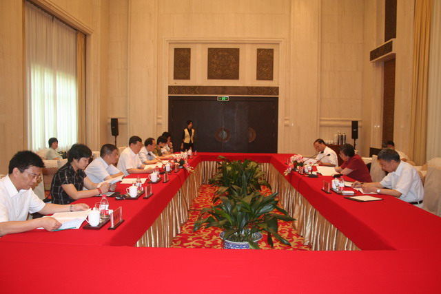 民建中央第一副主席张榕明在甬座谈
