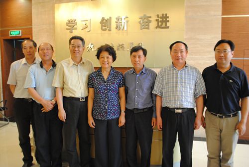 省政协主席乔传秀走访慰问民建会员